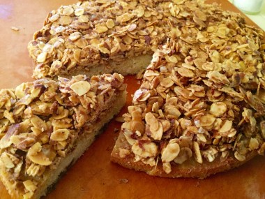 saltedalmondprailinecakesliced